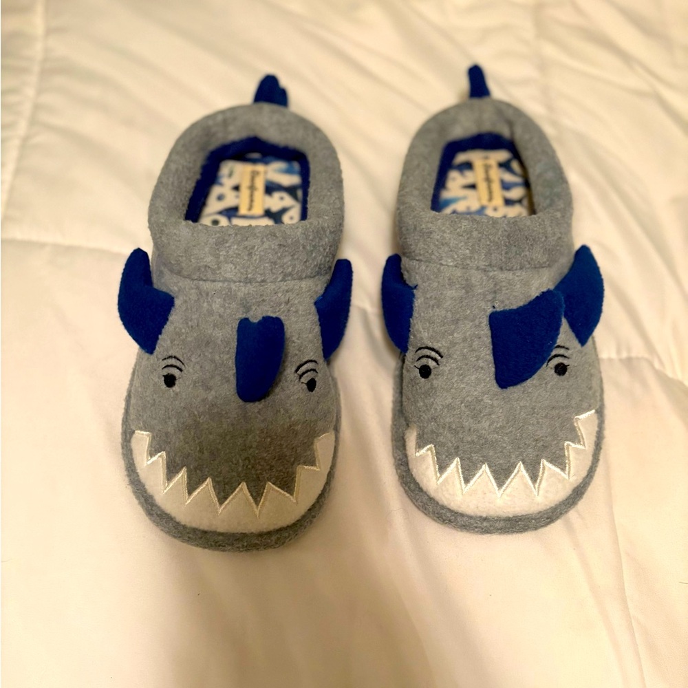Size 5 Boys Shark slippers- barely worn. Smoke free home